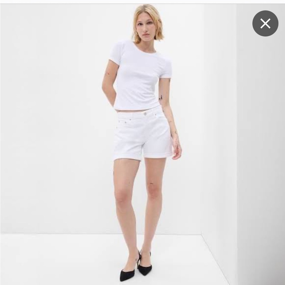 NWT Gap 5” Mid-Rise Shorts